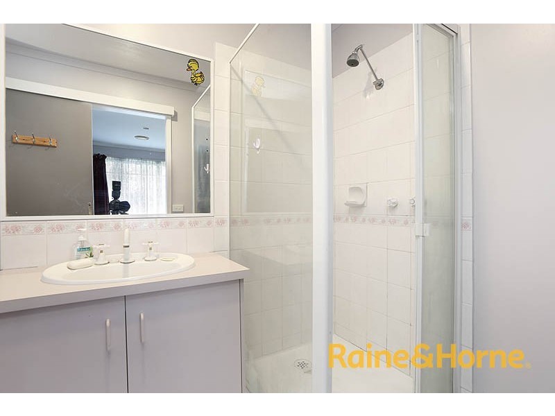 33 Mcguigan Drive, Cranbourne West VIC 3977