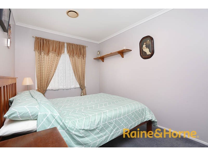 33 Mcguigan Drive, Cranbourne West VIC 3977