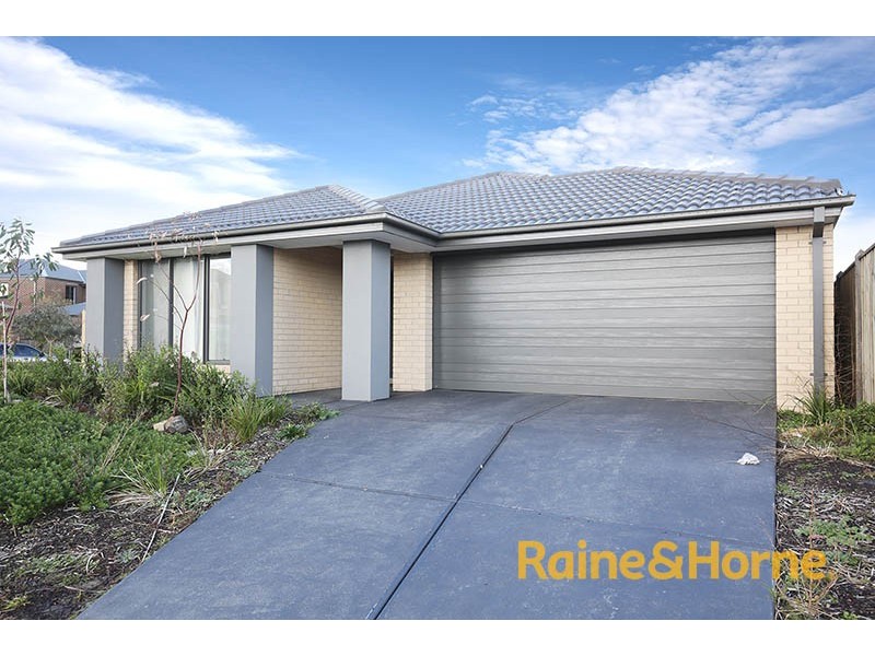 9 Malmesbury Road, Cranbourne North VIC 3977