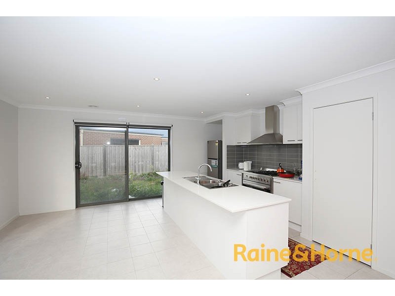 9 Malmesbury Road, Cranbourne North VIC 3977