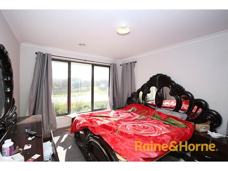 9 Malmesbury Road, Cranbourne North VIC 3977