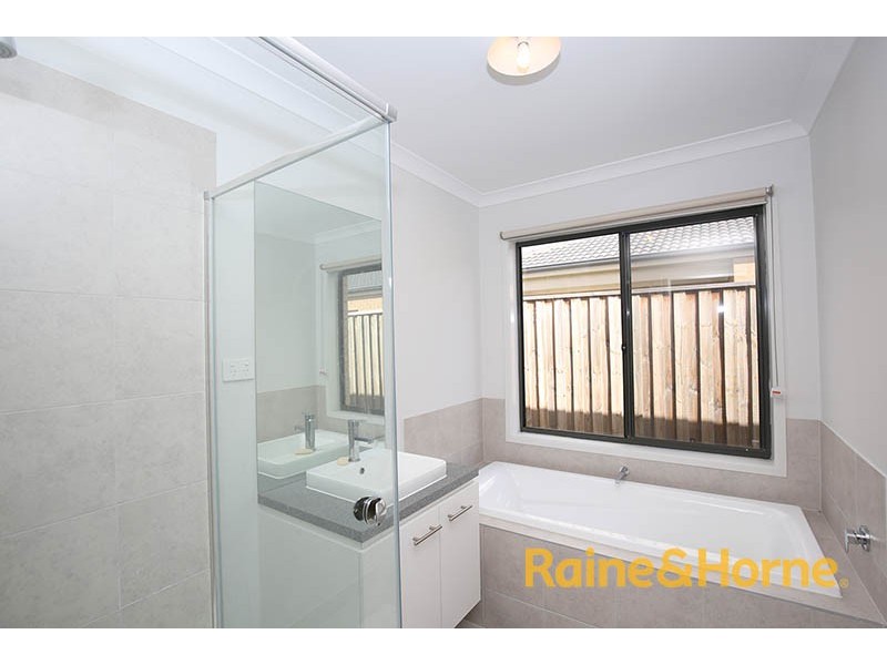 9 Malmesbury Road, Cranbourne North VIC 3977