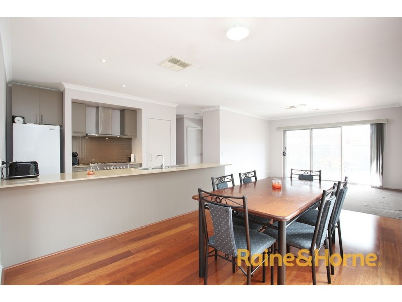 6 Merlin Drive, Cranbourne North VIC 3977