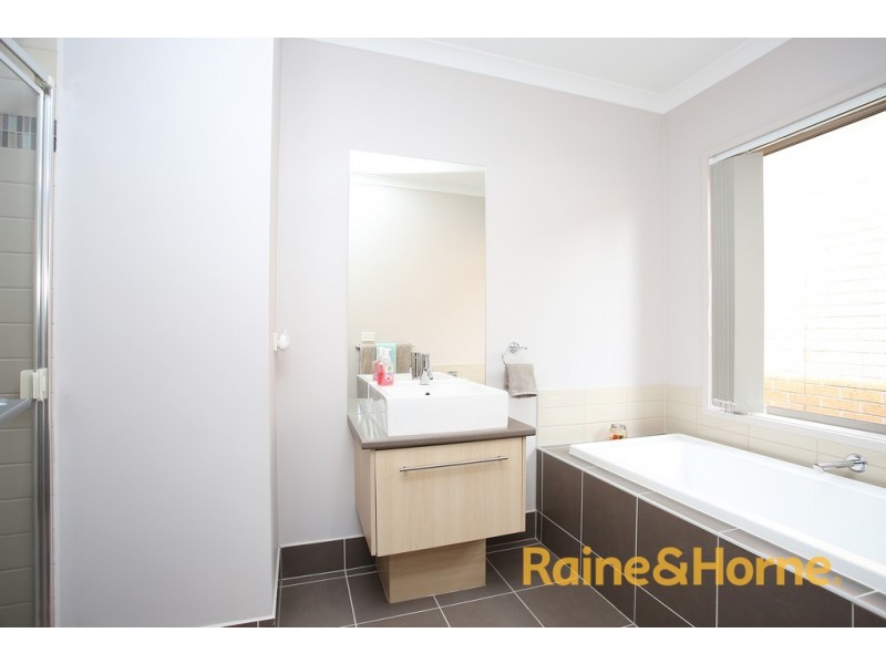 6 Merlin Drive, Cranbourne North VIC 3977