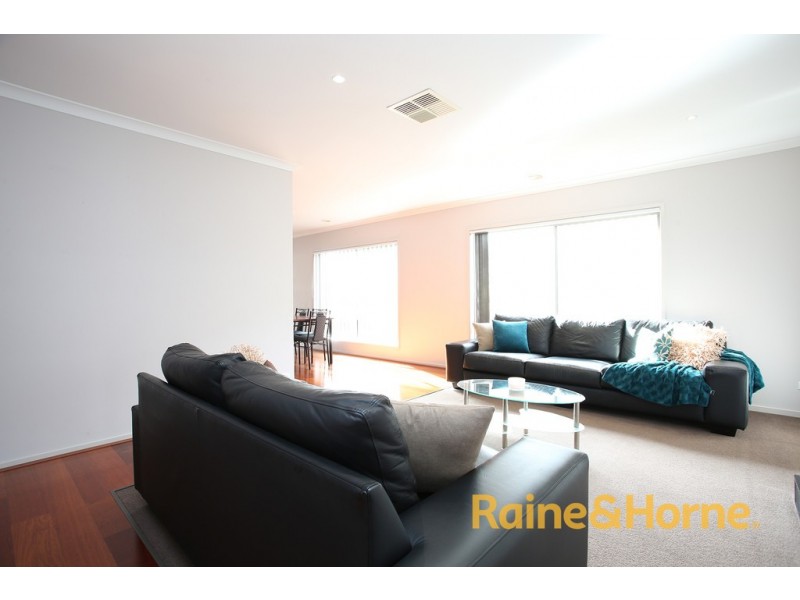 6 Merlin Drive, Cranbourne North VIC 3977