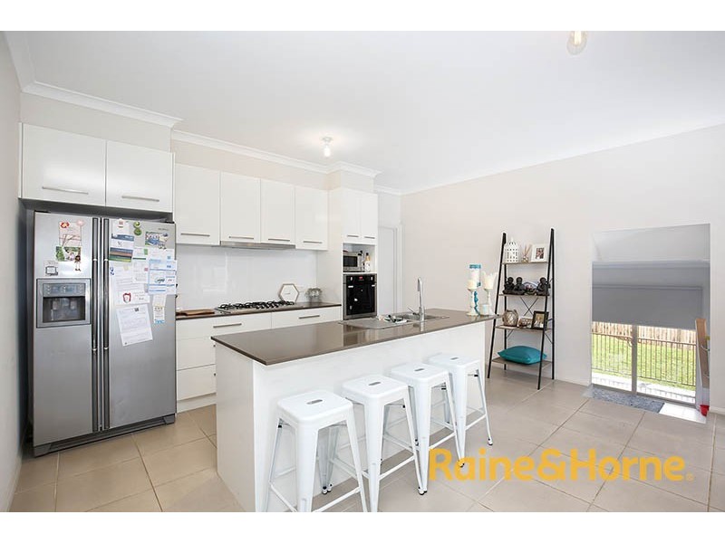 84 Jackson Drive, Drouin VIC 3818