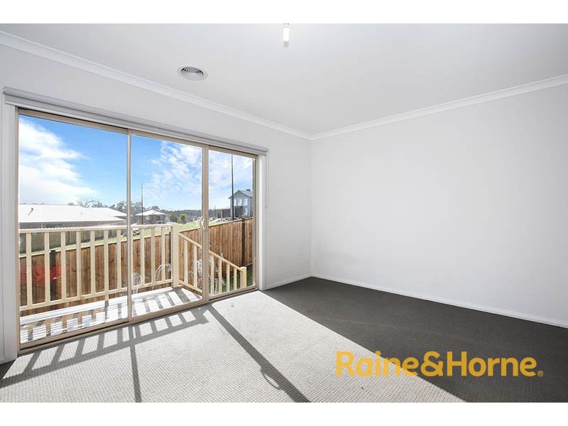 84 Jackson Drive, Drouin VIC 3818