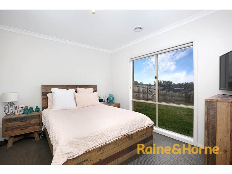 84 Jackson Drive, Drouin VIC 3818