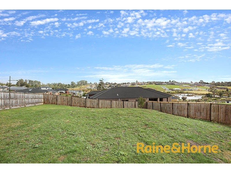 84 Jackson Drive, Drouin VIC 3818