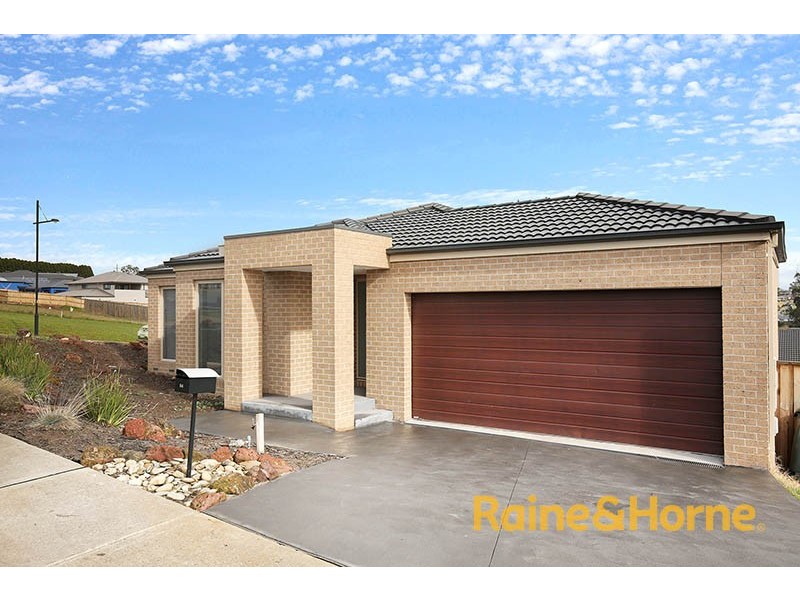 84 Jackson Drive, Drouin VIC 3818