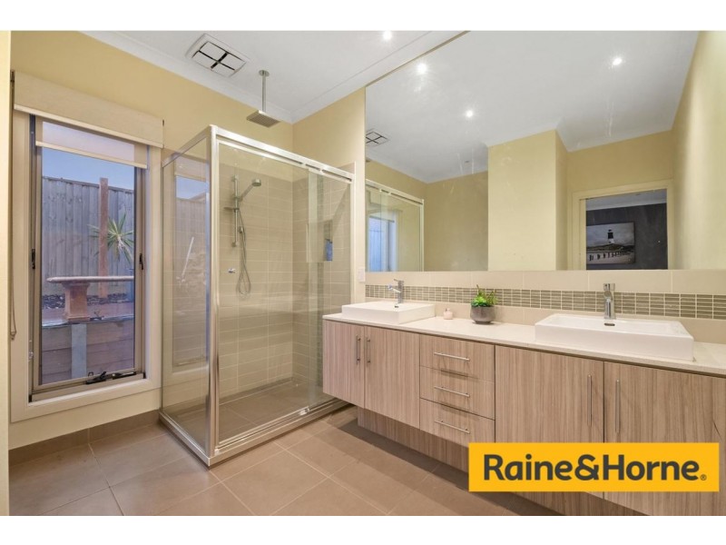 21 Harvest Road, Officer VIC 3809