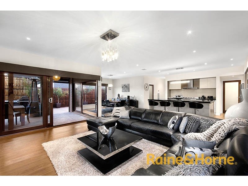 95 Mountainview Boulevard, Cranbourne North VIC 3977