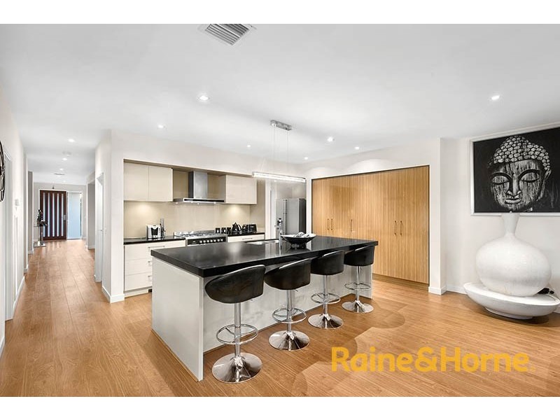 95 Mountainview Boulevard, Cranbourne North VIC 3977