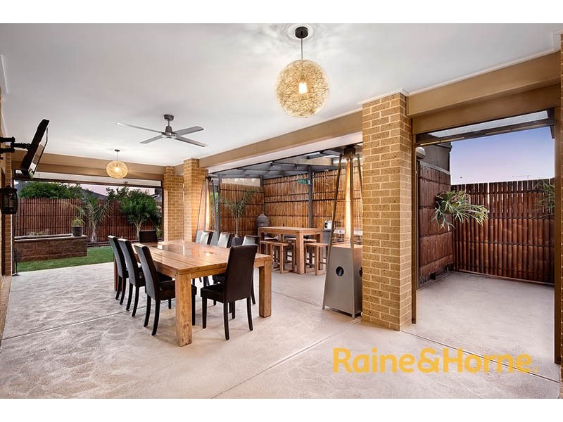 95 Mountainview Boulevard, Cranbourne North VIC 3977