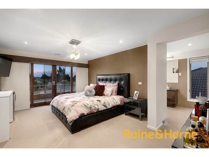 95 Mountainview Boulevard, Cranbourne North VIC 3977