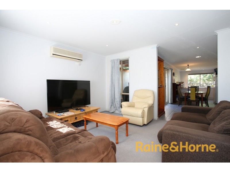 8 Crystal Gardens, Cranbourne West VIC 3977