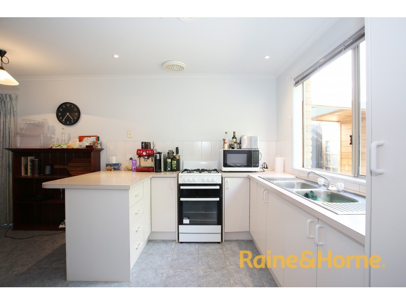 8 Crystal Gardens, Cranbourne West VIC 3977