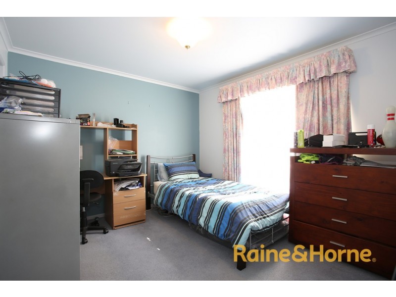 8 Crystal Gardens, Cranbourne West VIC 3977