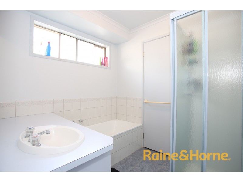 8 Crystal Gardens, Cranbourne West VIC 3977