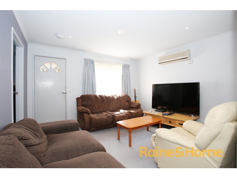 8 Crystal Gardens, Cranbourne West VIC 3977