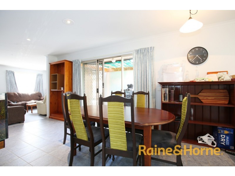 8 Crystal Gardens, Cranbourne West VIC 3977