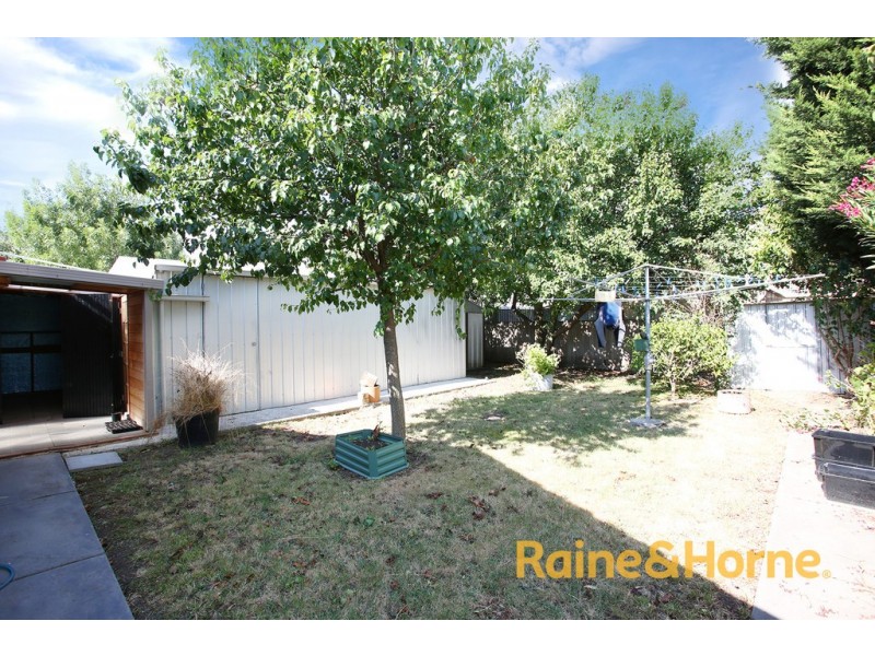 8 Crystal Gardens, Cranbourne West VIC 3977