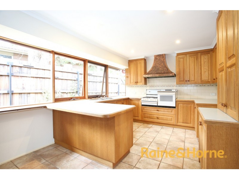 2 Rhyl Close, Endeavour Hills VIC 3802