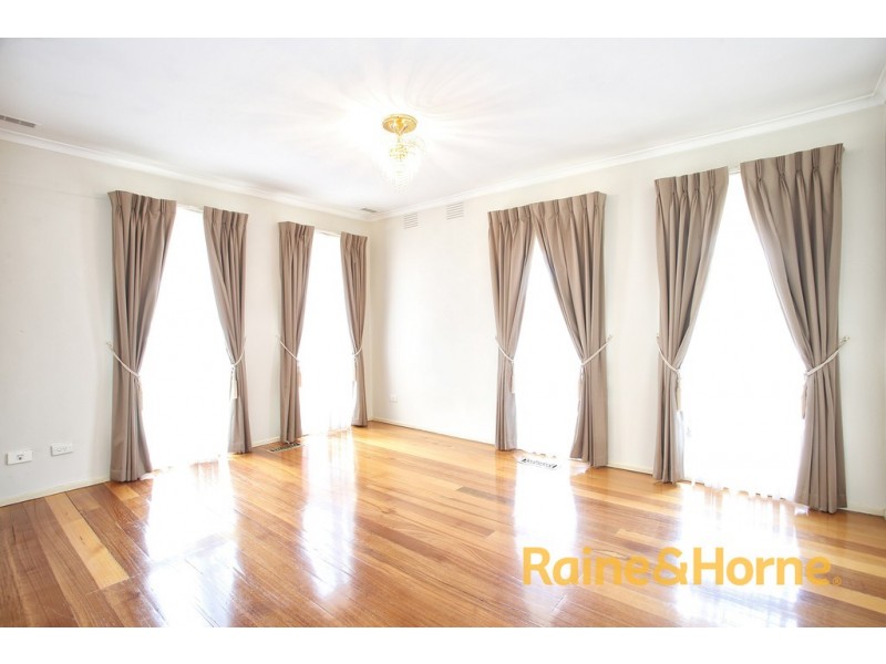 2 Rhyl Close, Endeavour Hills VIC 3802