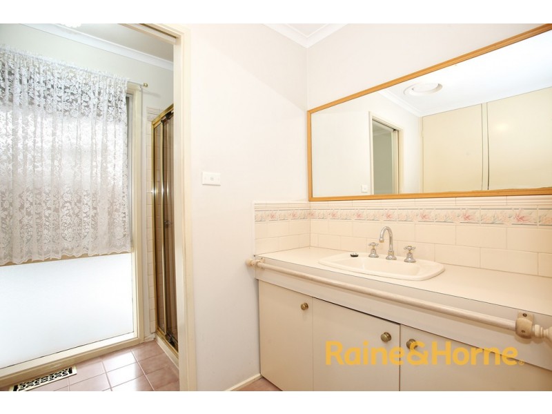 2 Rhyl Close, Endeavour Hills VIC 3802