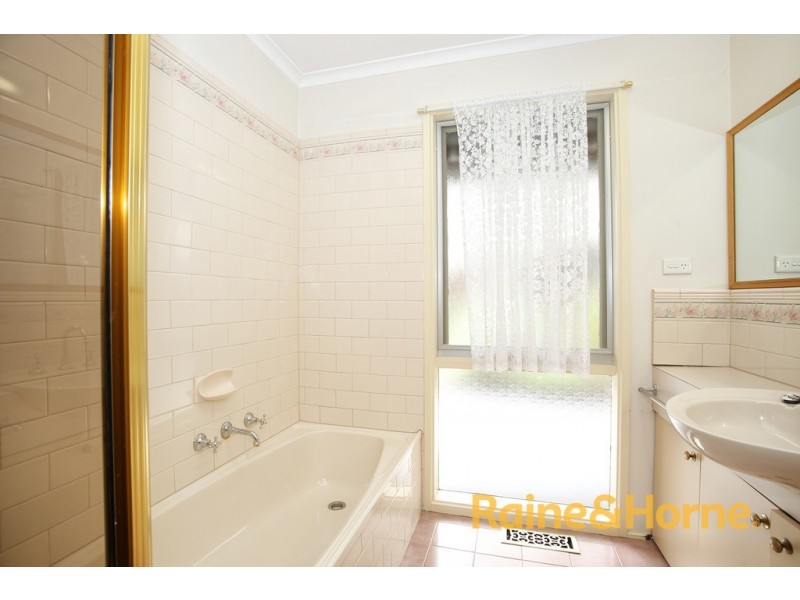 2 Rhyl Close, Endeavour Hills VIC 3802