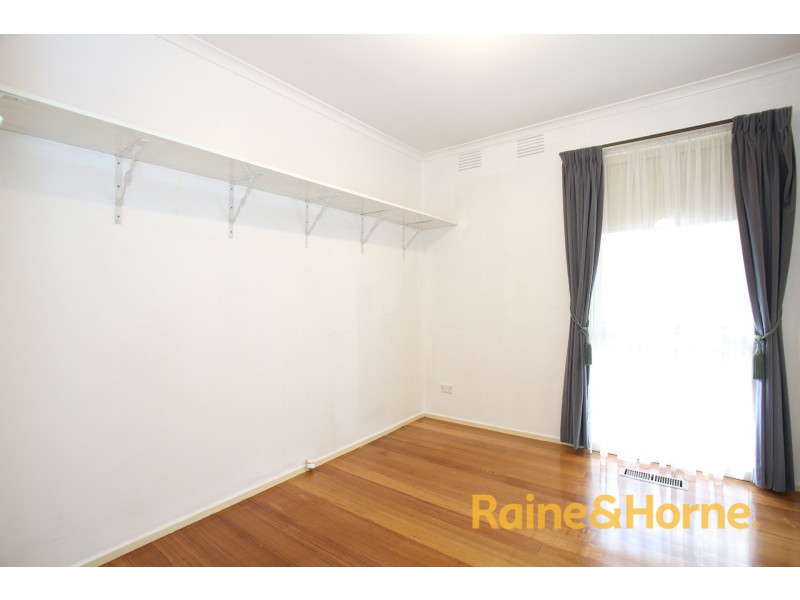 2 Rhyl Close, Endeavour Hills VIC 3802