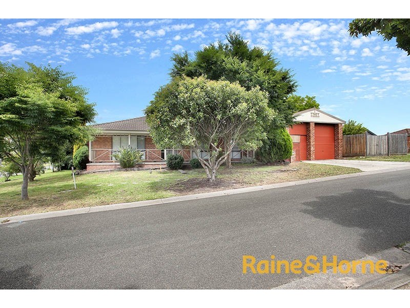 2 Hoop Pine Court, Cranbourne North VIC 3977