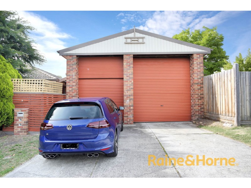 2 Hoop Pine Court, Cranbourne North VIC 3977