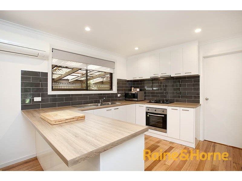 2 Hoop Pine Court, Cranbourne North VIC 3977