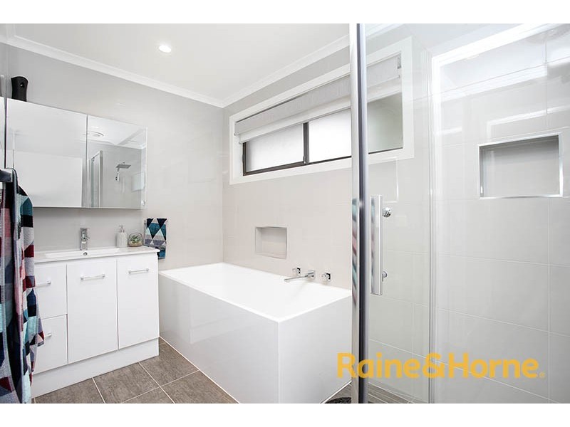 2 Hoop Pine Court, Cranbourne North VIC 3977