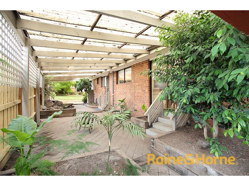 2 Hoop Pine Court, Cranbourne North VIC 3977