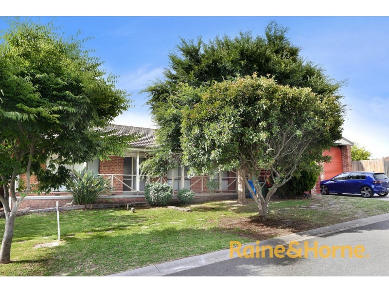 2 Hoop Pine Court, Cranbourne North VIC 3977