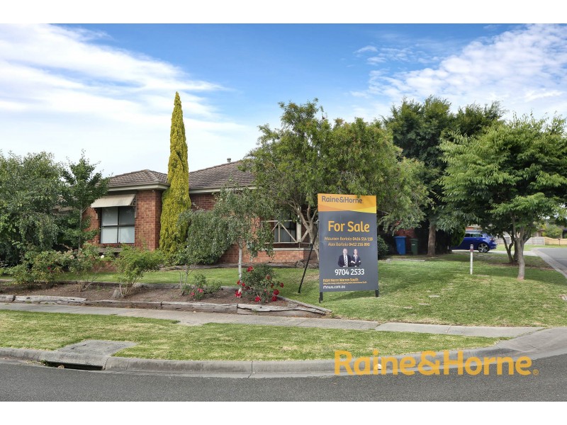 2 Hoop Pine Court, Cranbourne North VIC 3977