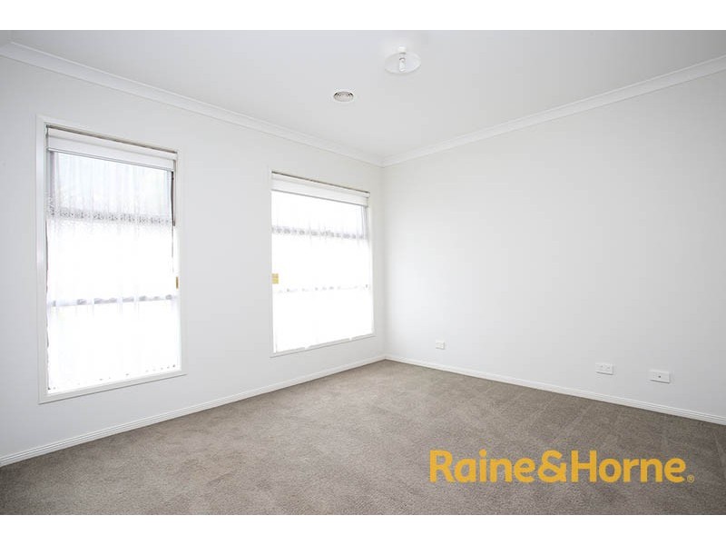107 Heather grove, Clyde North VIC 3978