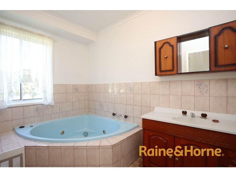 1 Grantchester Road, Narre Warren North VIC 3804