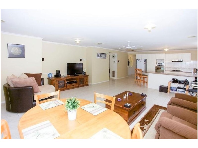 4 Hallmark Drive, Narre Warren South VIC 3805