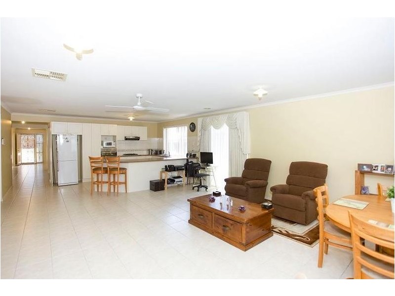 4 Hallmark Drive, Narre Warren South VIC 3805