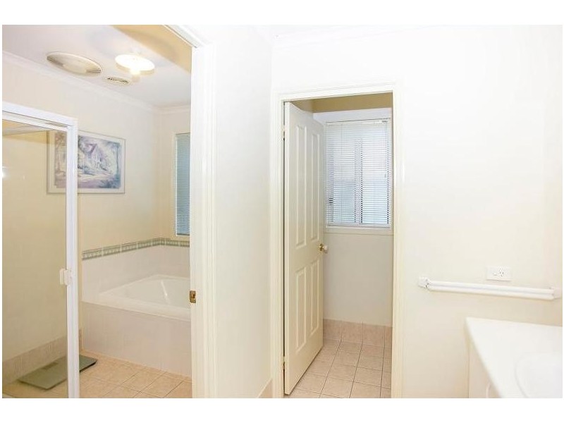 4 Hallmark Drive, Narre Warren South VIC 3805