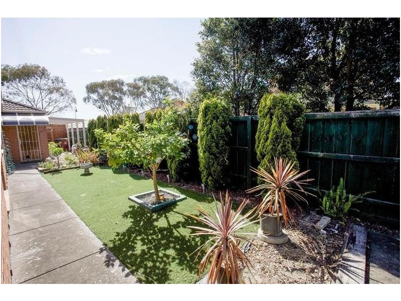 4 Hallmark Drive, Narre Warren South VIC 3805