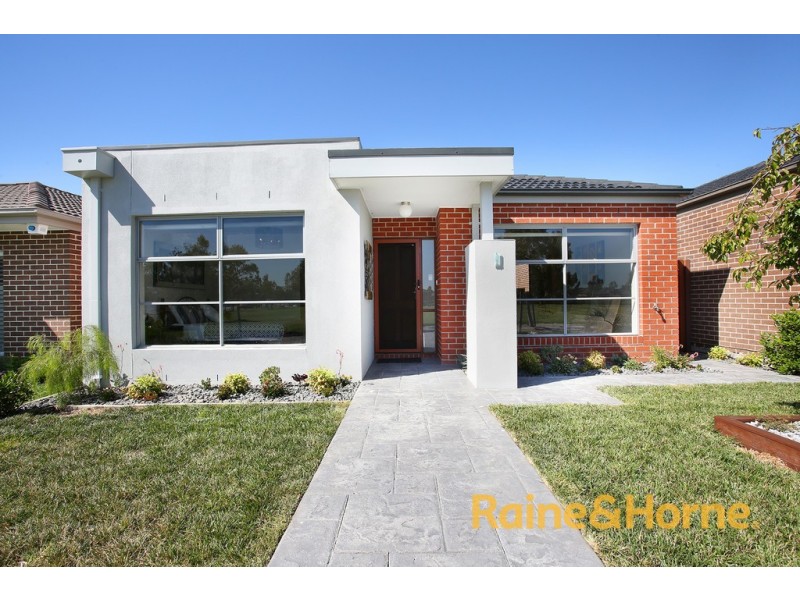 4 Ajuga Lane, Cranbourne North VIC 3977