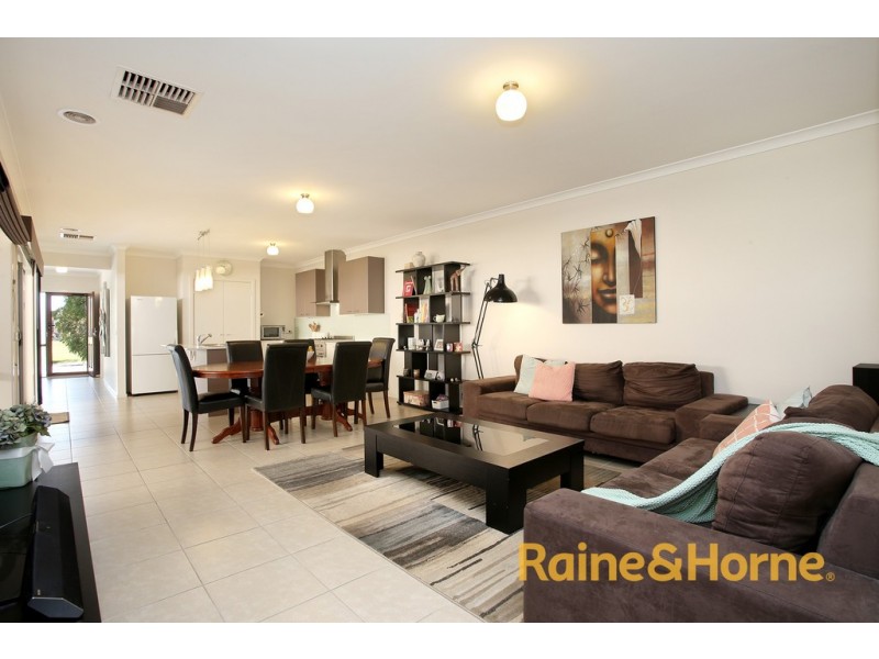 4 Ajuga Lane, Cranbourne North VIC 3977