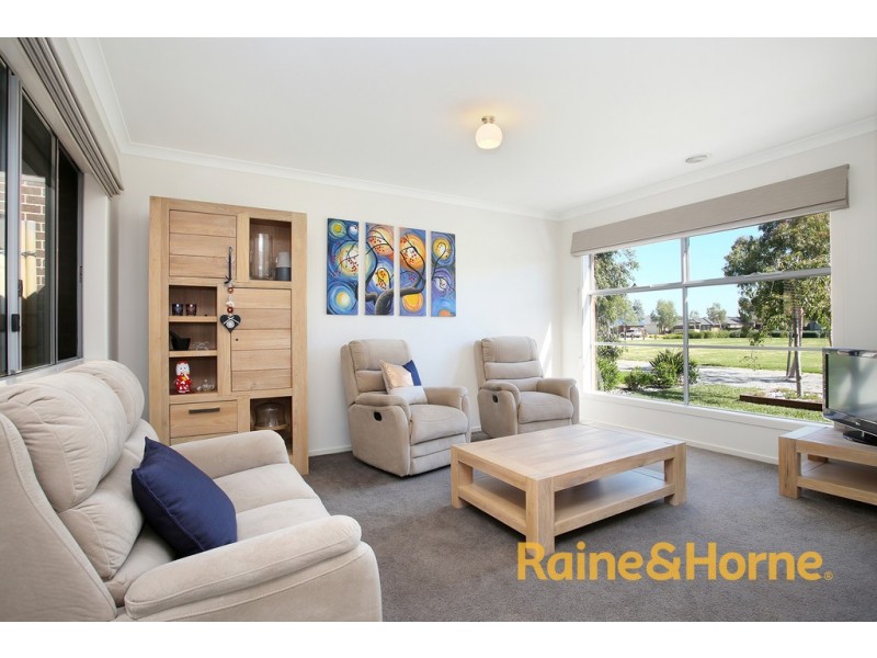 4 Ajuga Lane, Cranbourne North VIC 3977
