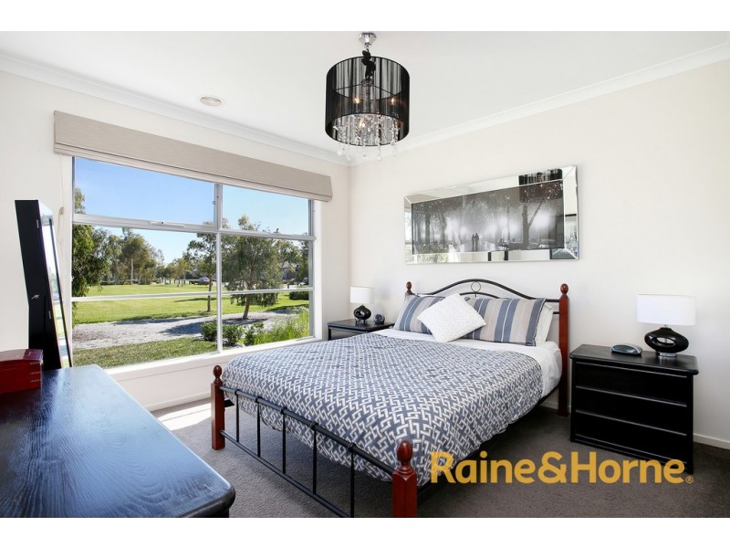 4 Ajuga Lane, Cranbourne North VIC 3977