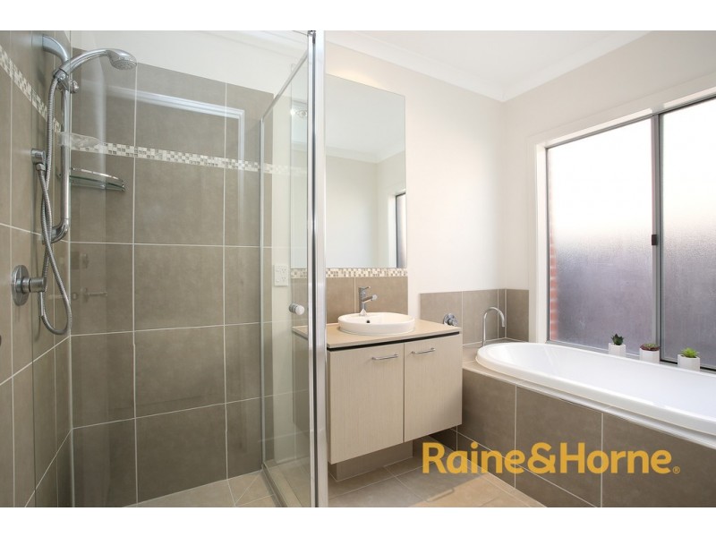 4 Ajuga Lane, Cranbourne North VIC 3977