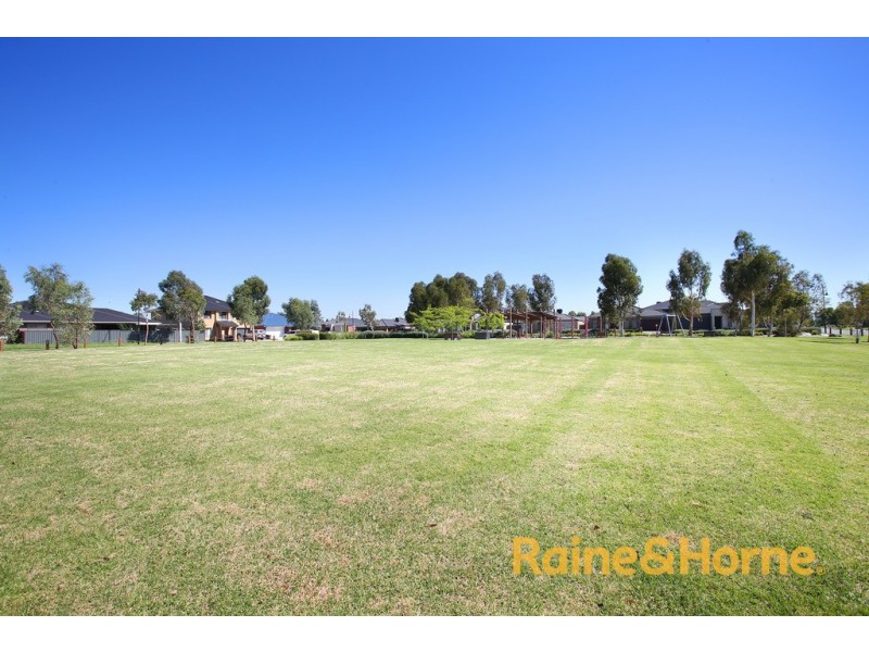 4 Ajuga Lane, Cranbourne North VIC 3977